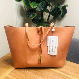 the Angie tote with internal bag pouch reversible